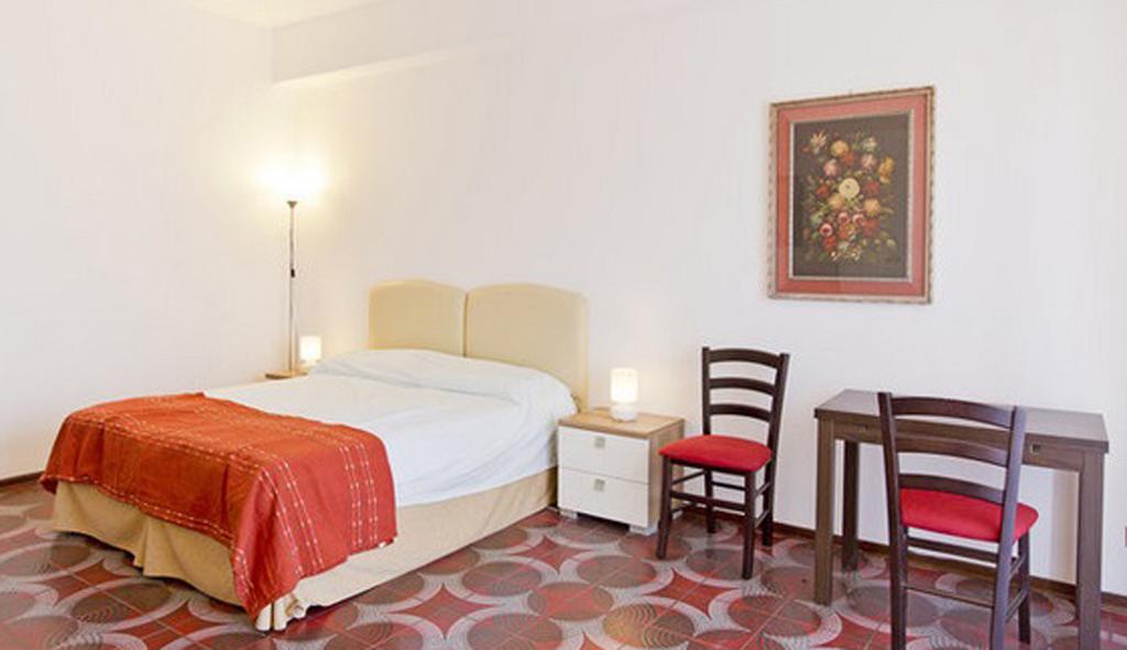 Residenza Paola Hotel Palermo Ruang foto