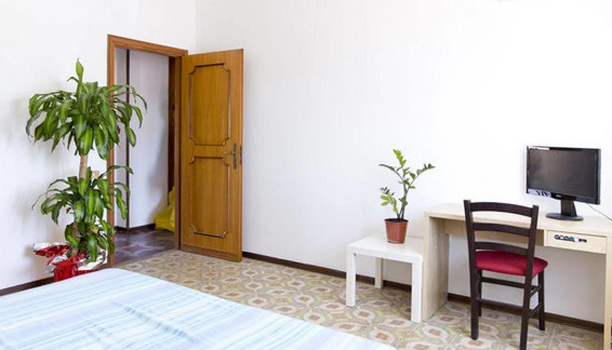 Residenza Paola Hotel Palermo Bagian luar foto